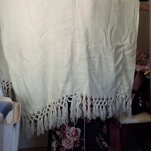 Shawl - Picture 6 of 8